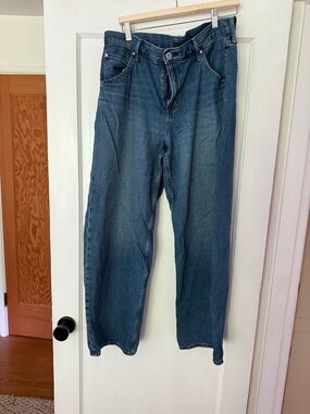 Uniqlo unisex barrel Jeans in Medium Blue Wash